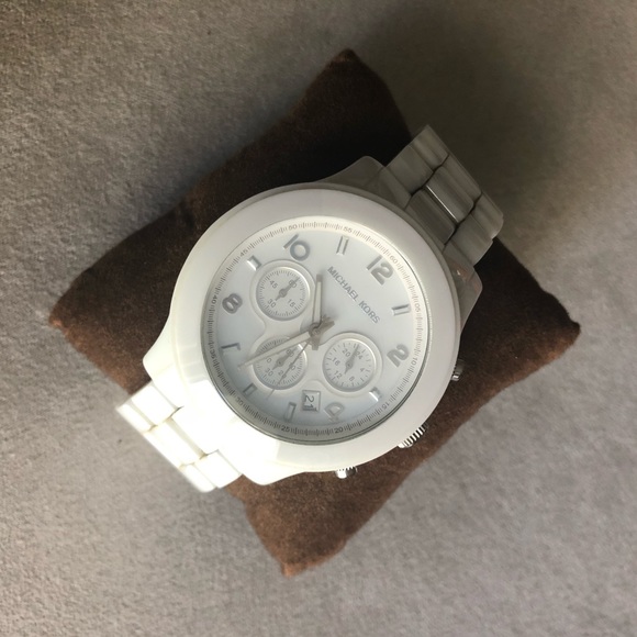❌ SOLD! Authentic Michael Kors ceramic watch in white - Picture 2 of 7